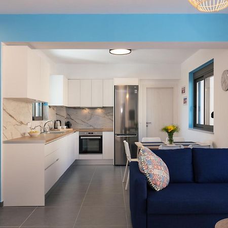 Greek Sky - New Modern Apartment With Shared Pool Tavronitis Екстериор снимка