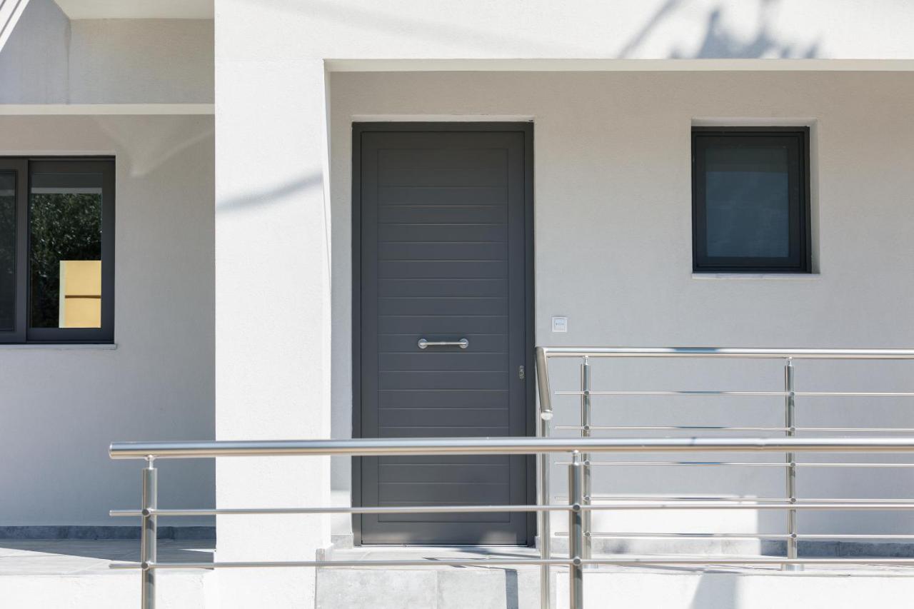 Greek Sky - New Modern Apartment With Shared Pool Tavronitis Екстериор снимка