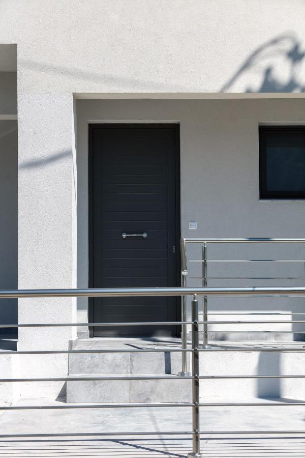 Greek Sky - New Modern Apartment With Shared Pool Tavronitis Екстериор снимка